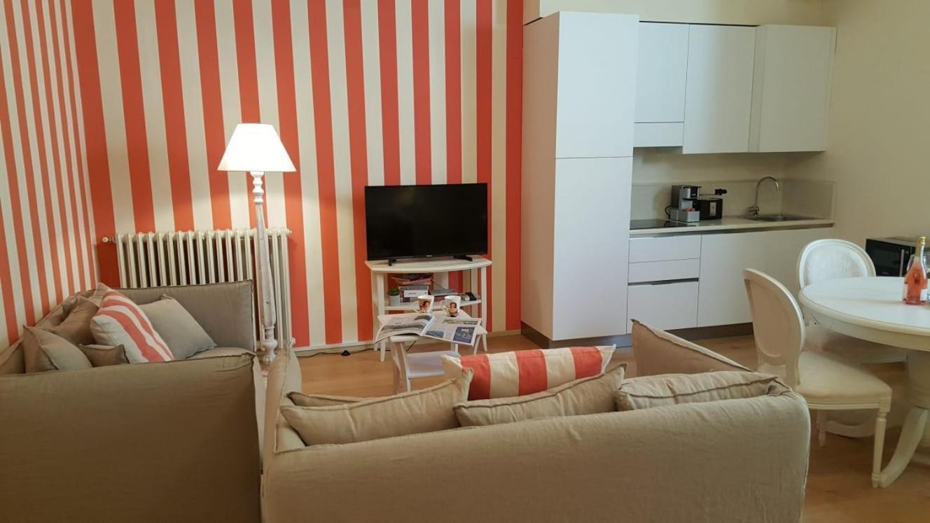 Rambaldi Apartments In Casa Nr 6 With Shared Terrace Bardolino Room photo